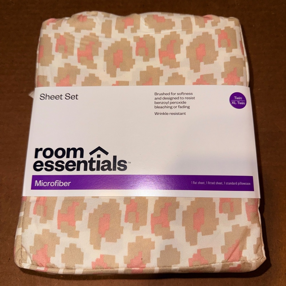 Room Essentials Sheet Set Twin XL New Pink Leopard Pixel Microfiber 3pc Bedding